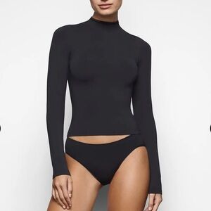 NWT SKIMS SOFT SMOOTHING SEAMLESS TURTLENECK TOP - Size Small | Eclipse